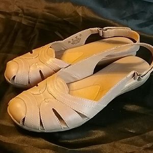 NaturalSoul by Naturalizer beige slingbacks